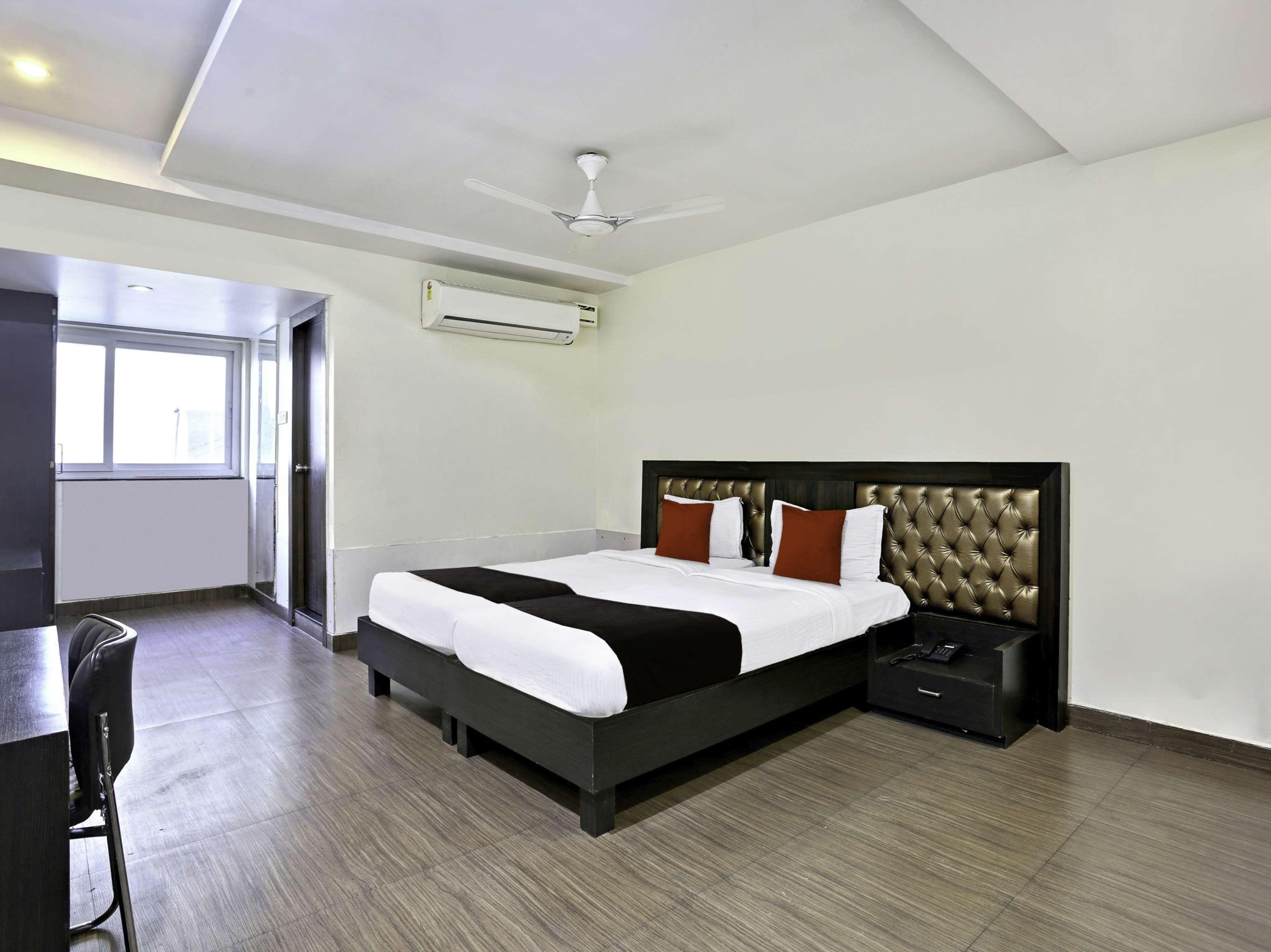 Townhouse Halcyon Deccan Inn Near Shilparamam Kondapur  Экстерьер фото