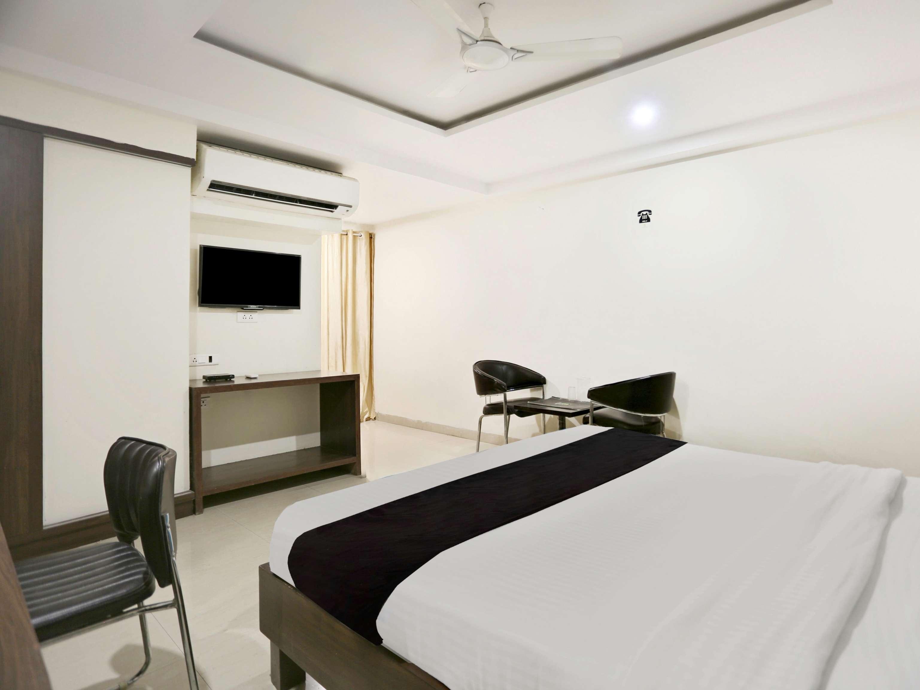 Townhouse Halcyon Deccan Inn Near Shilparamam Kondapur  Экстерьер фото