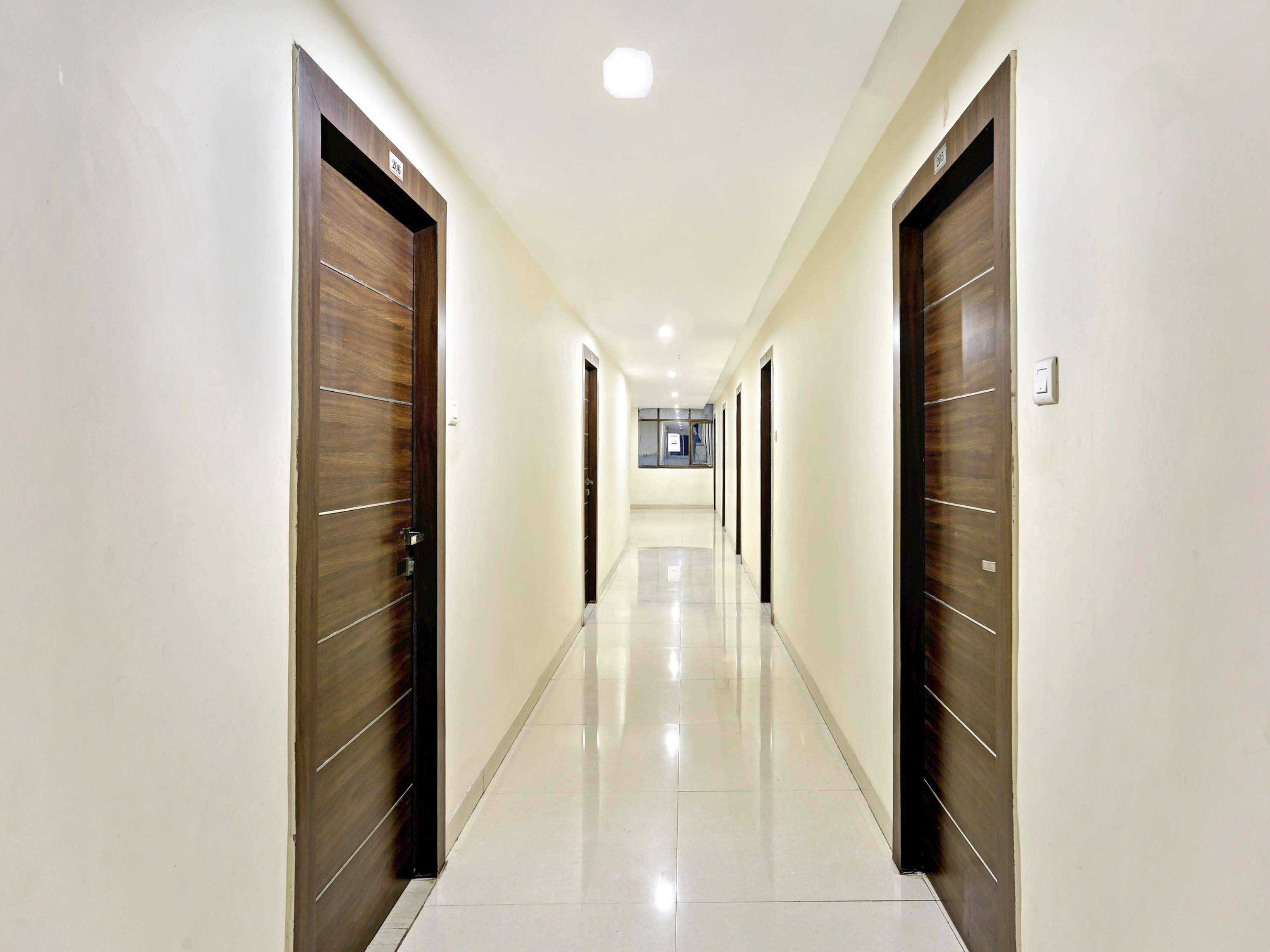 Townhouse Halcyon Deccan Inn Near Shilparamam Kondapur  Экстерьер фото