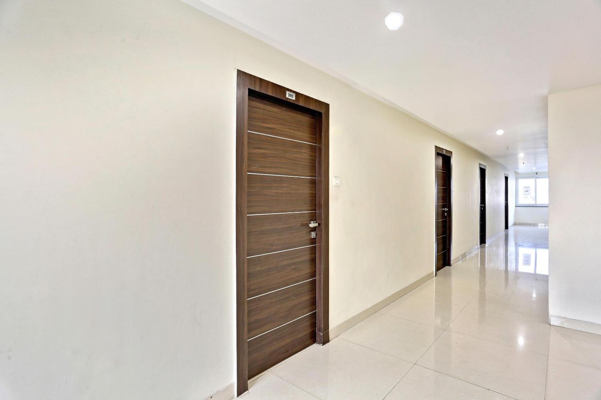 Townhouse Halcyon Deccan Inn Near Shilparamam Kondapur  Экстерьер фото