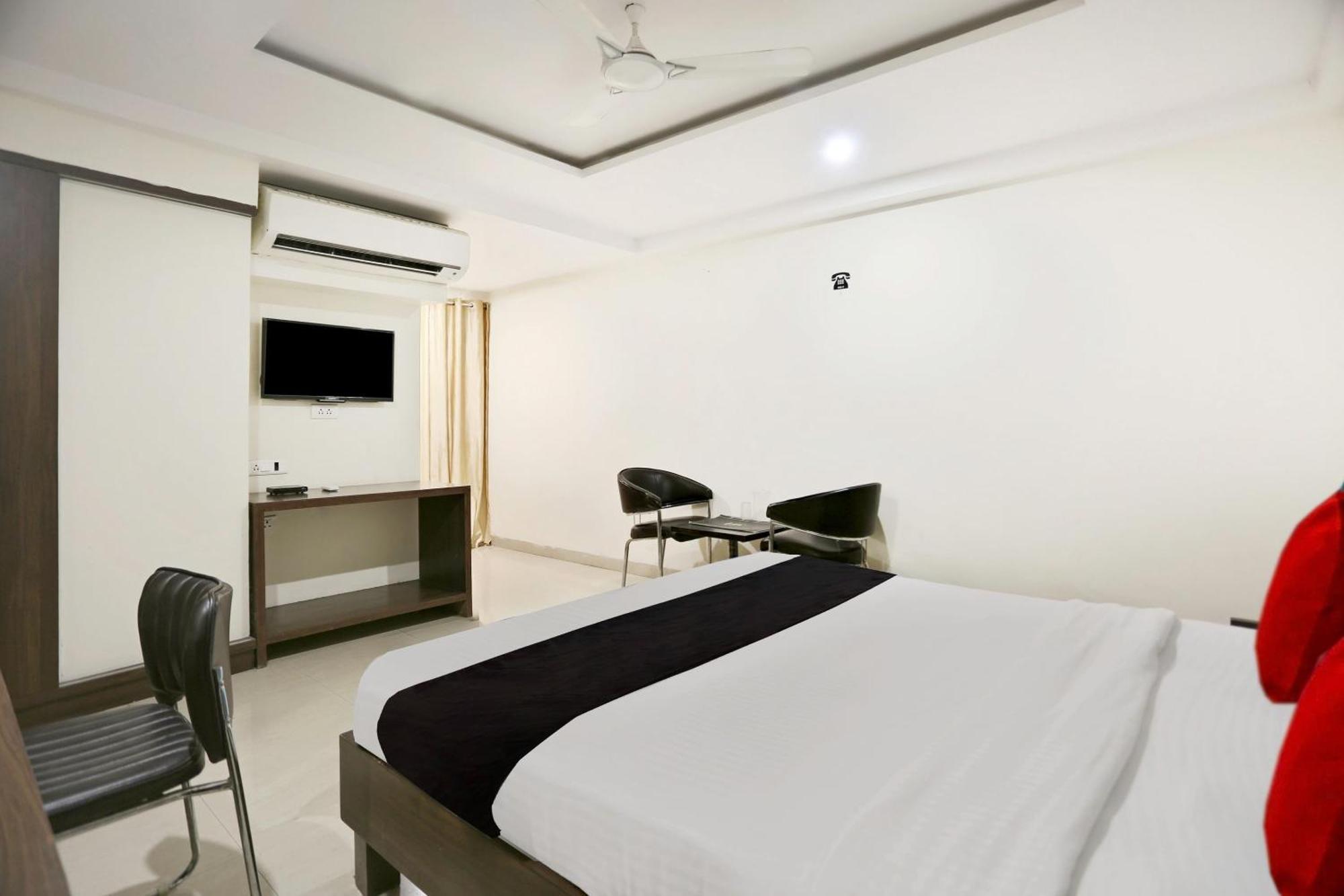 Townhouse Halcyon Deccan Inn Near Shilparamam Kondapur  Экстерьер фото