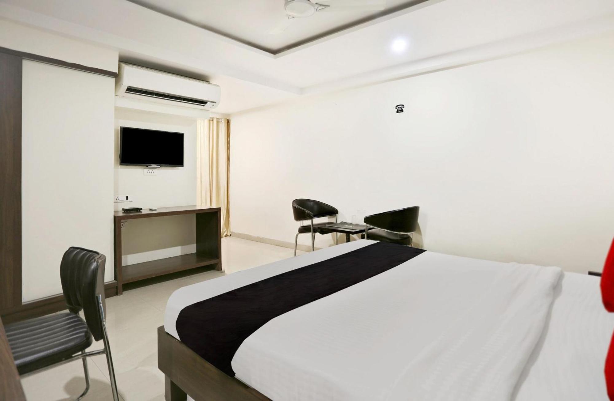 Townhouse Halcyon Deccan Inn Near Shilparamam Kondapur  Экстерьер фото